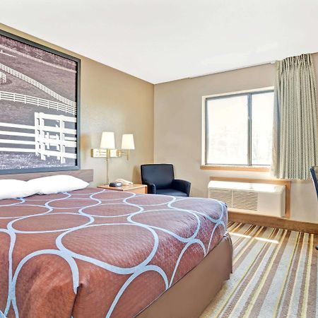 Super 8 By Wyndham Louisville Airport Extérieur photo