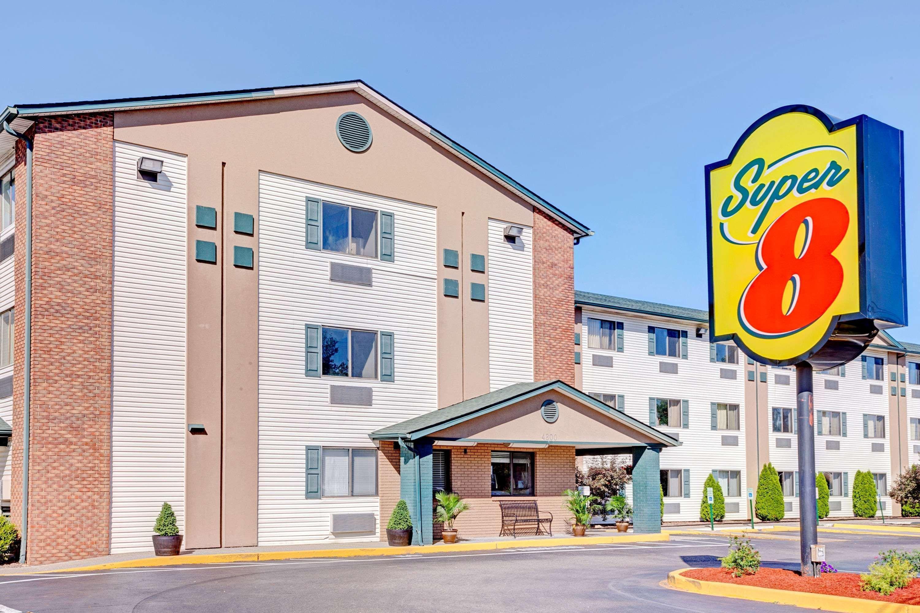 Super 8 By Wyndham Louisville Airport Extérieur photo