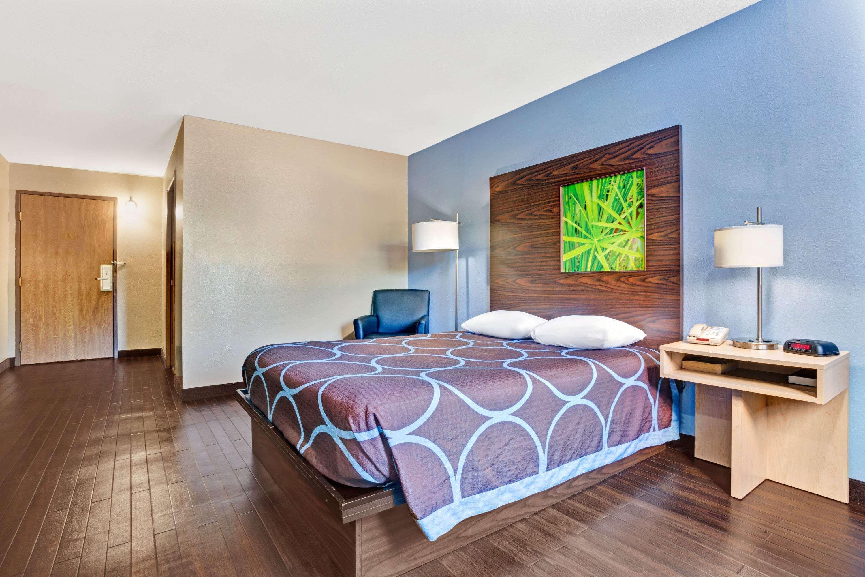 Super 8 By Wyndham Louisville Airport Extérieur photo