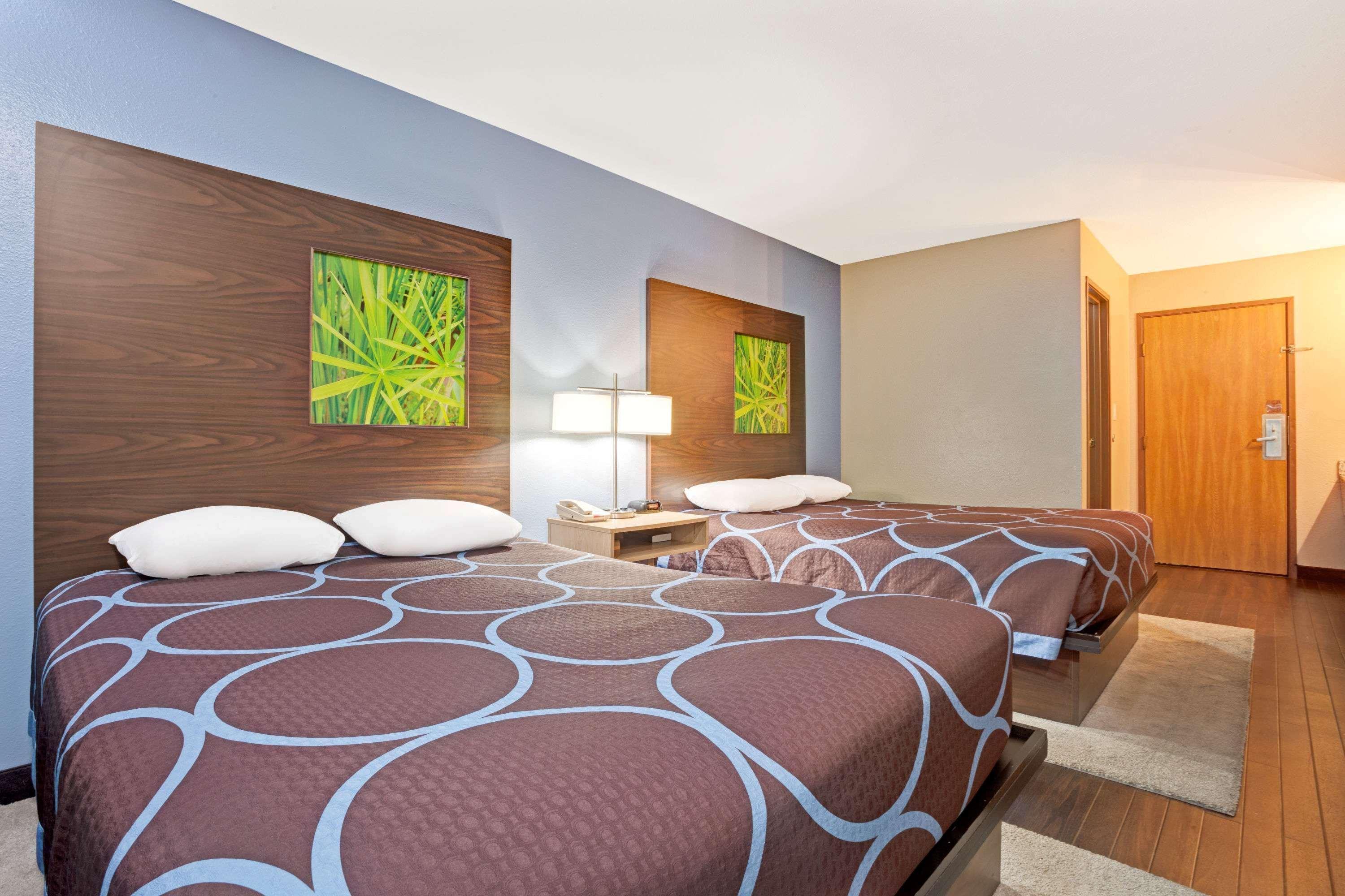 Super 8 By Wyndham Louisville Airport Extérieur photo