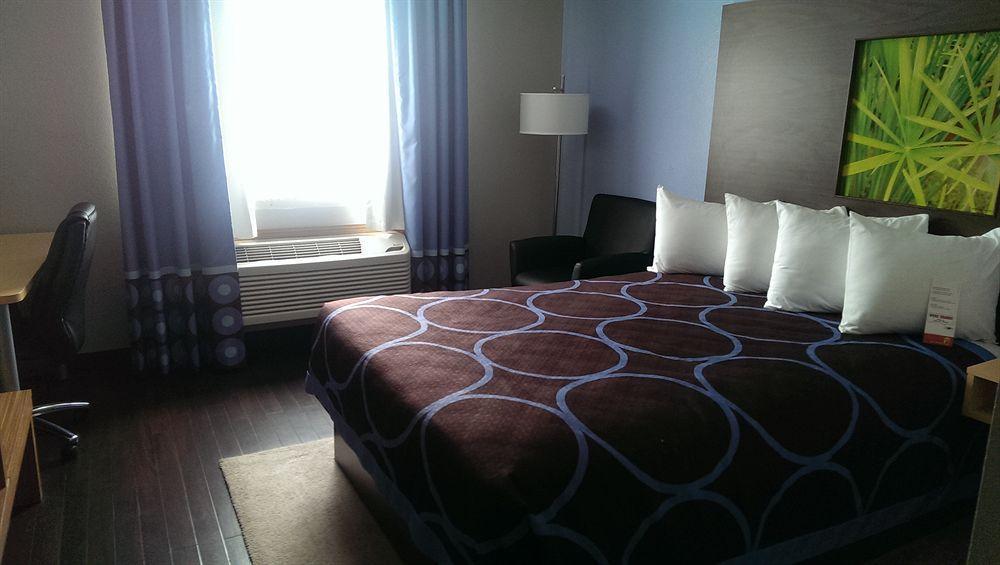 Super 8 By Wyndham Louisville Airport Extérieur photo