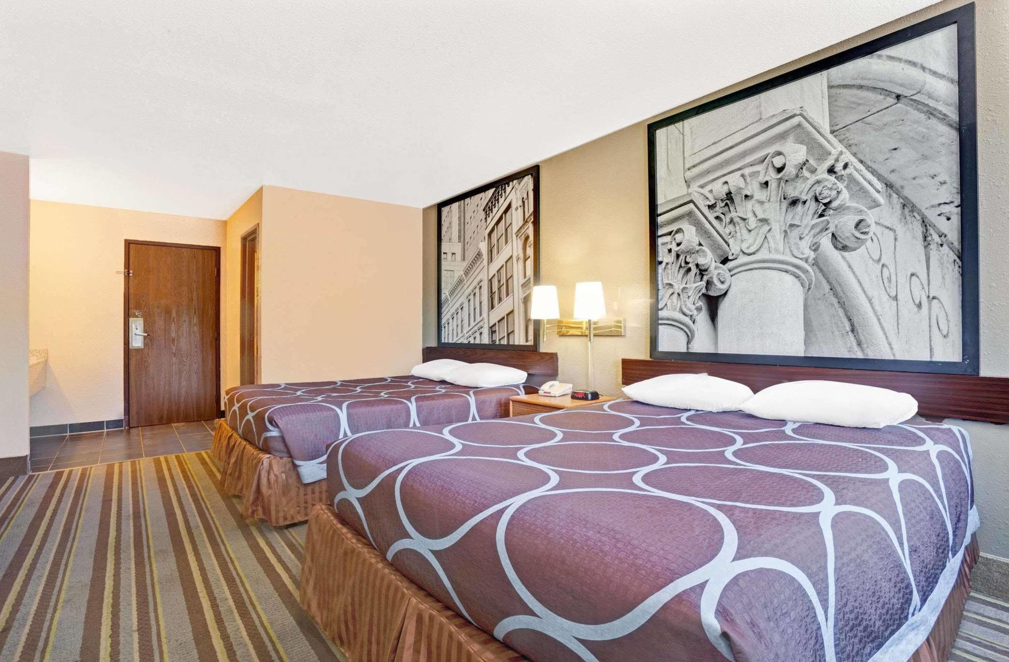 Super 8 By Wyndham Louisville Airport Extérieur photo