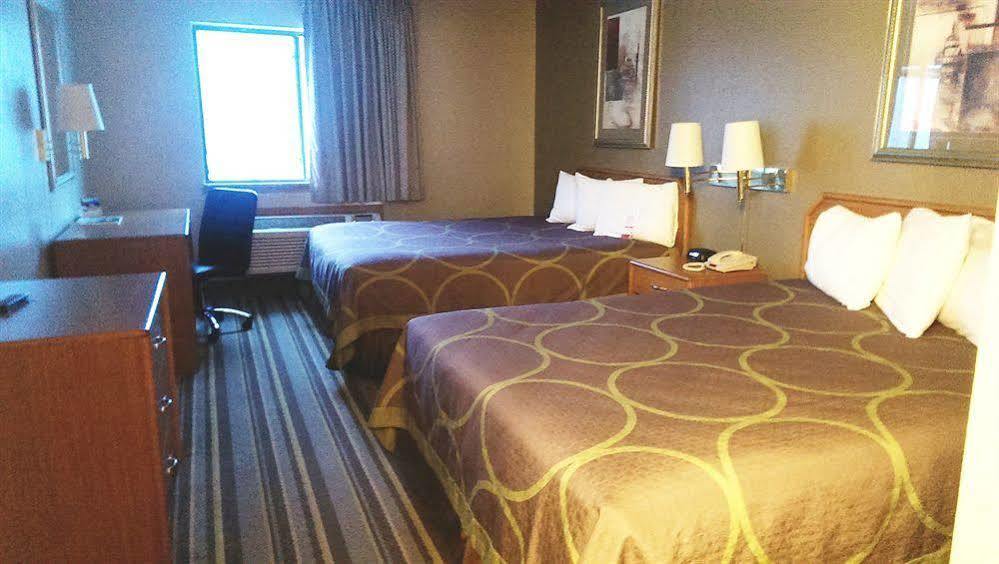 Super 8 By Wyndham Louisville Airport Extérieur photo
